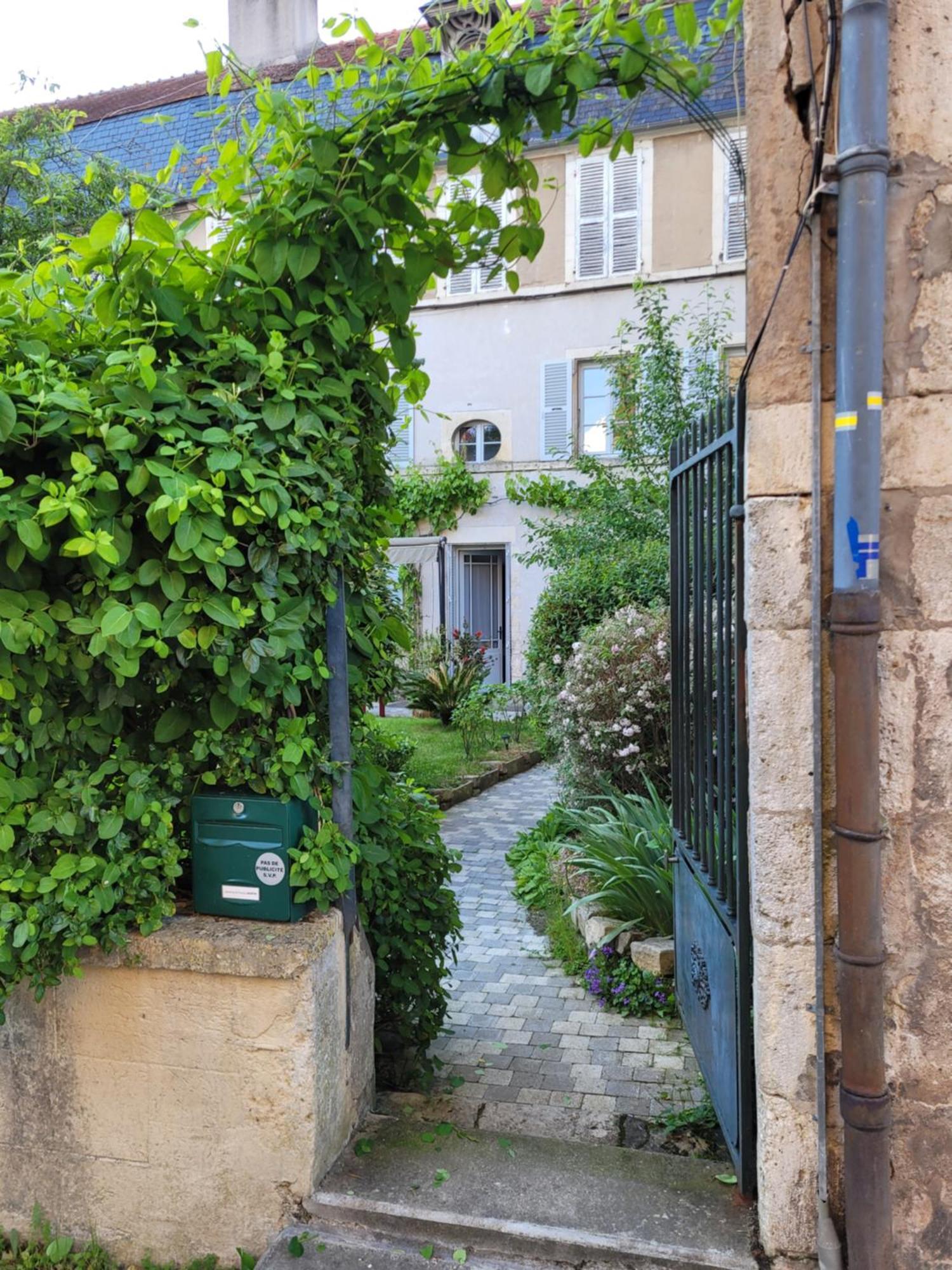 La Cour Du Chateau ラ・シャリテ エクステリア 写真